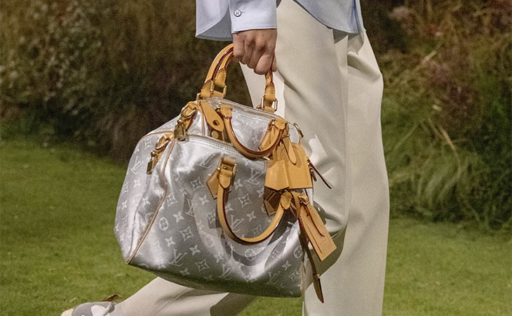 أسبوع باريس للموضة: الفخامة الهادئة في مجموعة لويس فويتون